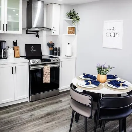 French Charm In Brampton 2 Bdrm Apt Exterior photo