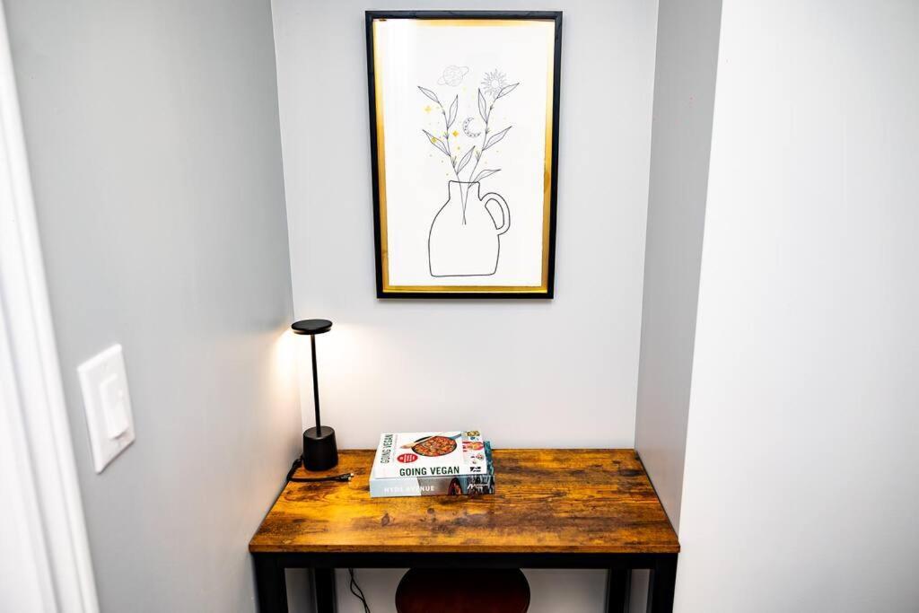 French Charm In 2 Bdrm *
