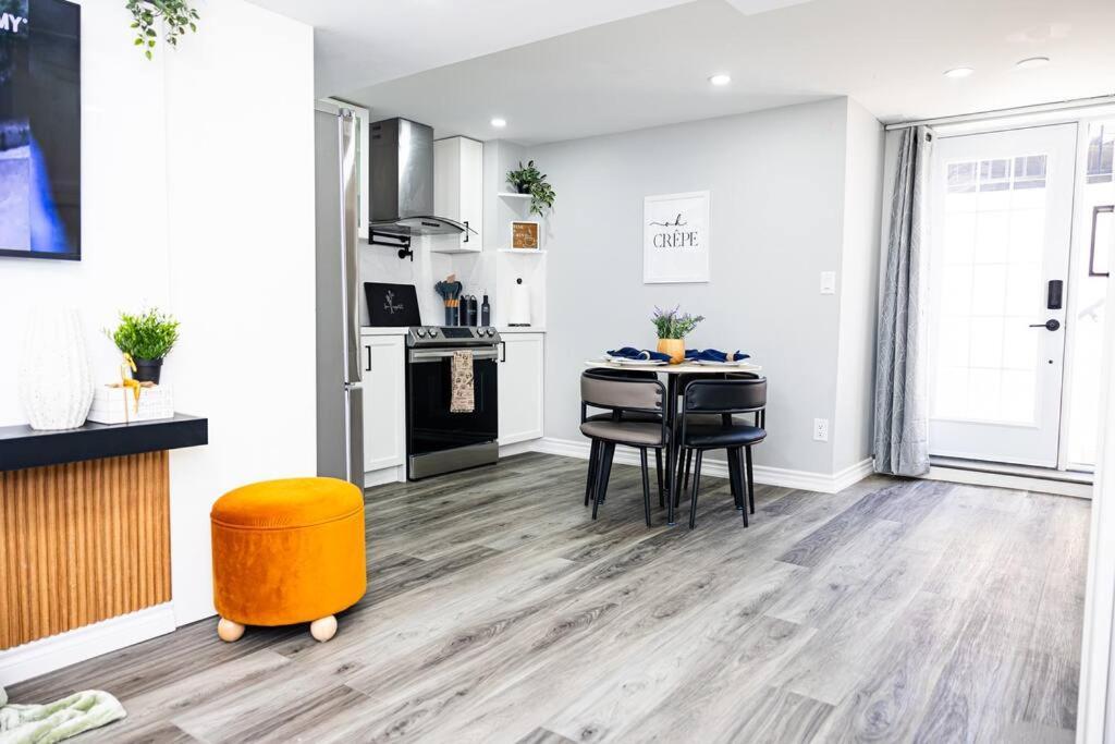 French Charm In 2 Bdrm *