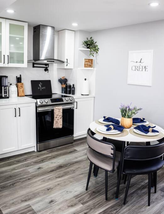 French Charm In 2 Bdrm *