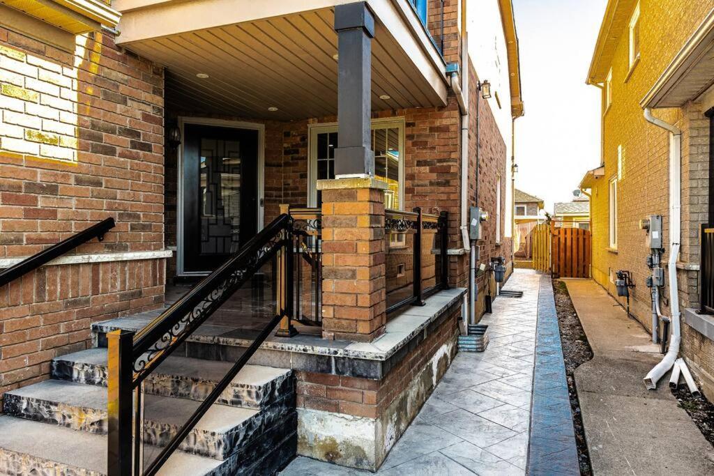 French Charm In 2 Bdrm Apartment Brampton